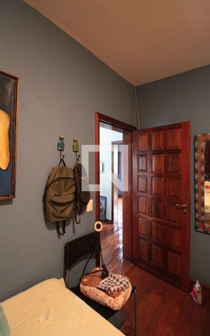 Casa à venda com 304m², 3 quartos e 6 vagasCasa 1 - Quarto