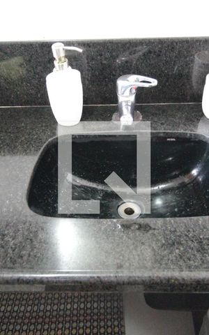 Casa à venda com 304m², 3 quartos e 6 vagasCasa 1 - Banheiro da Suite