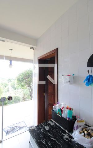 Casa à venda com 304m², 3 quartos e 6 vagasCasa 1 - Área de Serviço