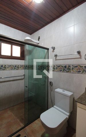 Casa à venda com 304m², 3 quartos e 6 vagasCasa 2 - Banheiro da Suite