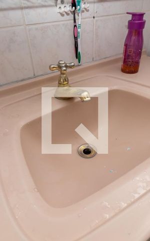 Casa à venda com 200m², 3 quartos e 2 vagasBanheiro da Suíte