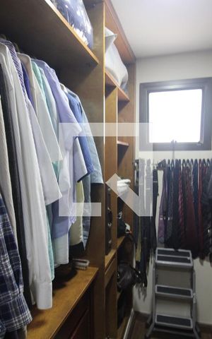 Apartamento à venda com 170m², 4 quartos e 2 vagasSuíte 2 - Closet