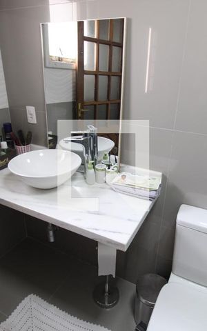 Casa à venda com 200m², 3 quartos e 2 vagasBanheiro 1