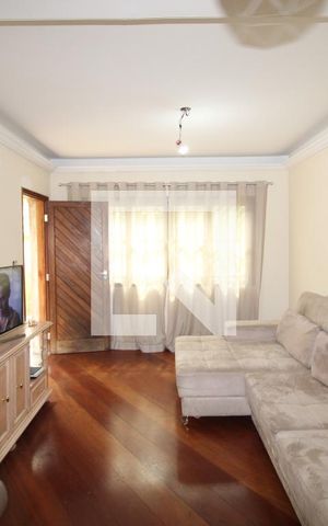 Casa à venda com 200m², 3 quartos e 2 vagasSala