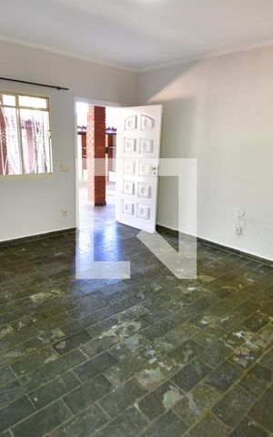 Casa para alugar com 140m², 2 quartos e sem vagaSala
