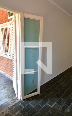 Casa para alugar com 140m², 2 quartos e sem vagaSala