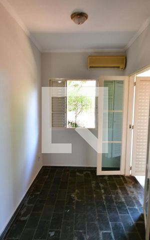 Casa para alugar com 140m², 2 quartos e sem vagaQuarto