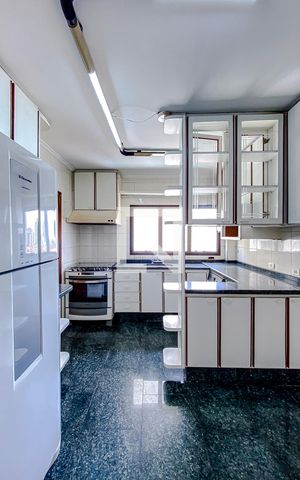 Apartamento à venda com 132m², 3 quartos e 3 vagasCozinha