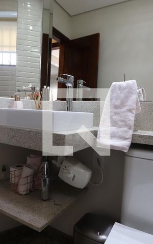 Casa à venda com 286m², 4 quartos e 4 vagasBanheiro Social