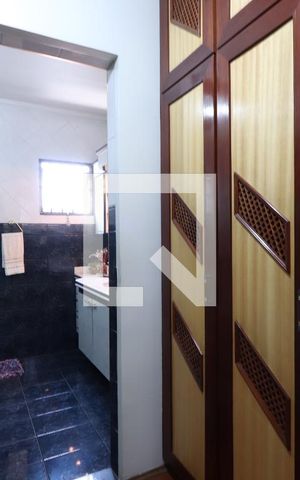 Casa à venda com 286m², 4 quartos e 4 vagasCloset da suíte