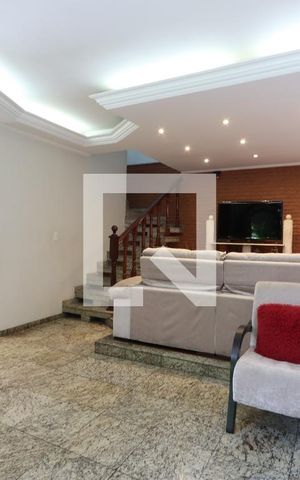 Casa à venda com 286m², 4 quartos e 4 vagasSala