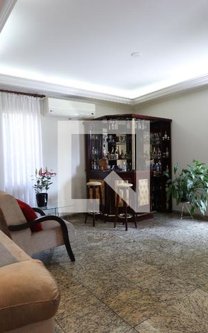 Casa à venda com 286m², 4 quartos e 4 vagasSala