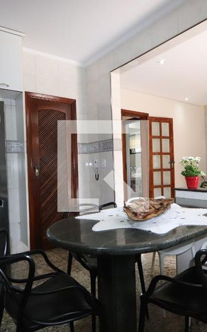 Casa à venda com 286m², 4 quartos e 4 vagasCozinha
