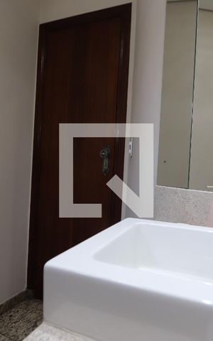 Casa à venda com 286m², 4 quartos e 4 vagasBanheiro Social