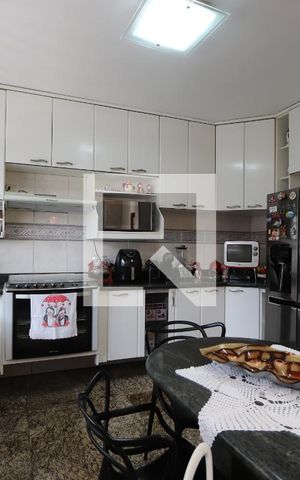 Casa à venda com 286m², 4 quartos e 4 vagasCozinha