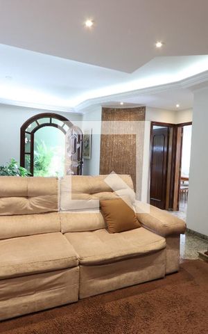 Casa à venda com 286m², 4 quartos e 4 vagasSala