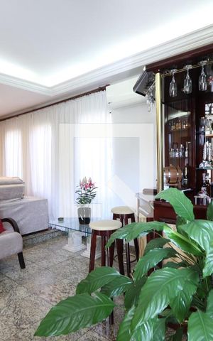 Casa à venda com 286m², 4 quartos e 4 vagasSala
