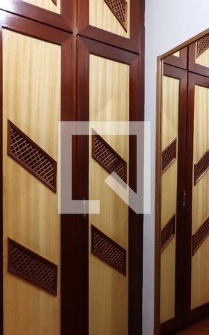 Casa à venda com 286m², 4 quartos e 4 vagasCloset da suíte
