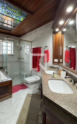 Casa de condomínio à venda com 600m², 4 quartos e 4 vagasBanheiro da Suíte 1