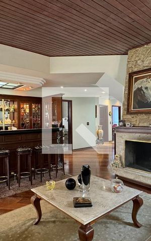 Casa de condomínio à venda com 600m², 4 quartos e 4 vagasSala