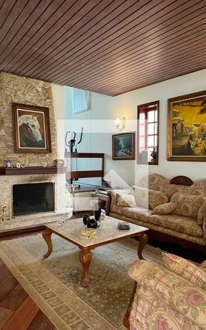 Casa de condomínio à venda com 600m², 4 quartos e 4 vagasSala