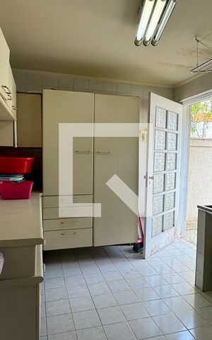 Casa de condomínio à venda com 600m², 4 quartos e 4 vagasÁrea de Serviço