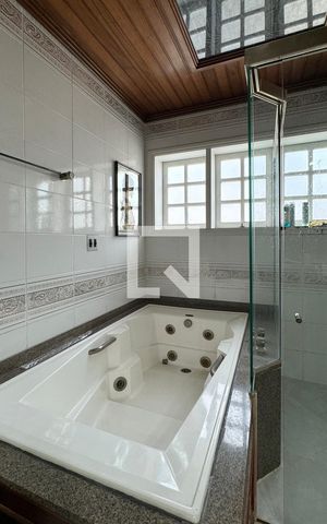 Casa de condomínio à venda com 600m², 4 quartos e 4 vagasBanheiro da Suíte 1