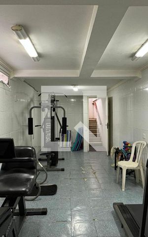 Casa de condomínio à venda com 600m², 4 quartos e 4 vagasAcademia