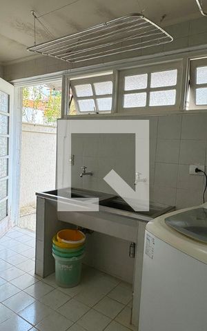 Casa de condomínio à venda com 600m², 4 quartos e 4 vagasÁrea de Serviço