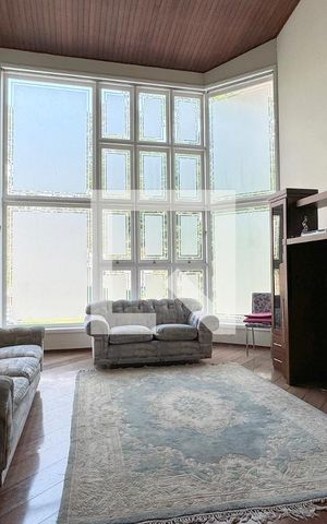 Casa de condomínio à venda com 600m², 4 quartos e 4 vagasSala