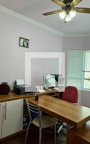 Casa de condomínio à venda com 600m², 4 quartos e 4 vagasEscritório