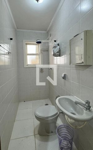Casa de condomínio à venda com 600m², 4 quartos e 4 vagasBanheiro de serviço
