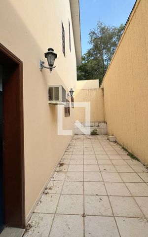 Casa de condomínio à venda com 600m², 4 quartos e 4 vagasCorredor