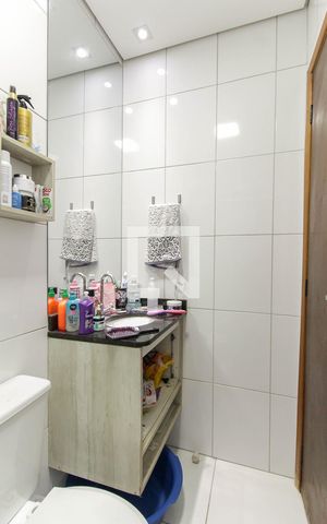 Casa de condomínio à venda com 65m², 2 quartos e 1 vaga Casa de condomínio à venda com 65m², 2 quartos e 1 vagaBanheiro