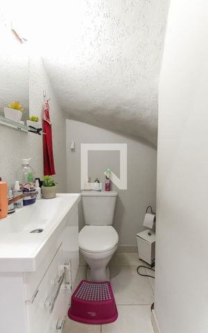 Casa de condomínio à venda com 65m², 2 quartos e 1 vaga Casa de condomínio à venda com 65m², 2 quartos e 1 vagaBanheiro