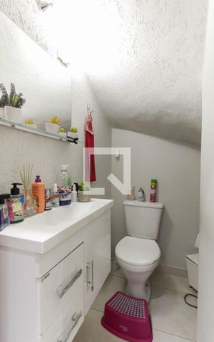 Casa de condomínio à venda com 65m², 2 quartos e 1 vaga Casa de condomínio à venda com 65m², 2 quartos e 1 vagaBanheiro