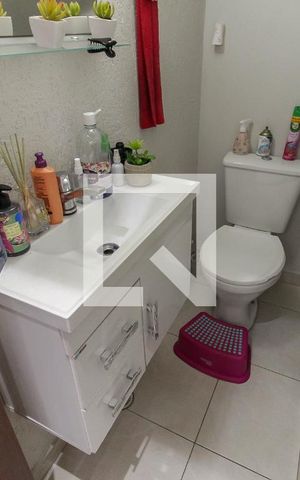 Casa de condomínio à venda com 65m², 2 quartos e 1 vaga Casa de condomínio à venda com 65m², 2 quartos e 1 vagaBanheiro
