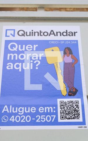 Casa à venda com 90m², 2 quartos e 2 vagasPlaca instalada no portão do imóvel