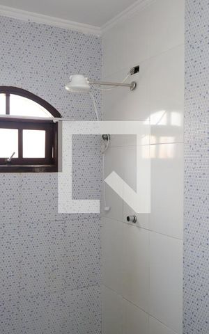 Casa à venda com 90m², 2 quartos e 2 vagasBanheiro 1