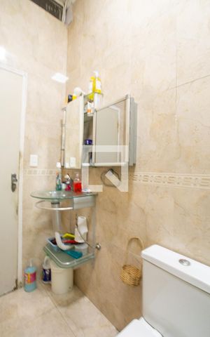 Casa à venda com 127m², 4 quartos e 3 vagas Casa à venda com 127m², 4 quartos e 3 vagasBanheiro