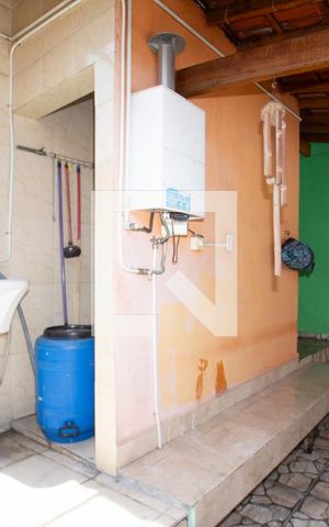 Casa à venda com 127m², 4 quartos e 3 vagas Casa à venda com 127m², 4 quartos e 3 vagasÁrea externa