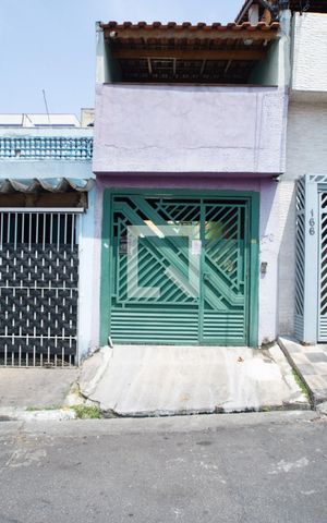 Casa à venda com 127m², 4 quartos e 3 vagas Casa à venda com 127m², 4 quartos e 3 vagasFachada