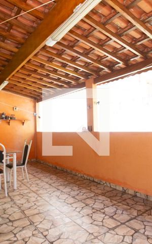 Casa à venda com 127m², 4 quartos e 3 vagas Casa à venda com 127m², 4 quartos e 3 vagasÁrea externa