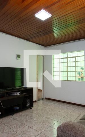 Casa à venda com 127m², 4 quartos e 3 vagas Casa à venda com 127m², 4 quartos e 3 vagasSala