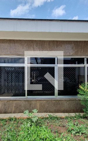 Casa para alugar com 193m², 4 quartos e 7 vagas Casa para alugar com 193m², 4 quartos e 7 vagasquintal - frente