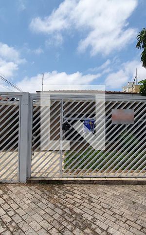 Casa para alugar com 193m², 4 quartos e 7 vagas Casa para alugar com 193m², 4 quartos e 7 vagasFachada