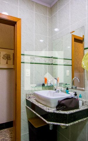 Casa à venda com 350m², 3 quartos e 2 vagas Casa à venda com 350m², 3 quartos e 2 vagasBanheiro social 2