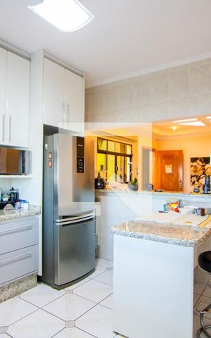Casa à venda com 350m², 3 quartos e 2 vagas Casa à venda com 350m², 3 quartos e 2 vagasCozinha