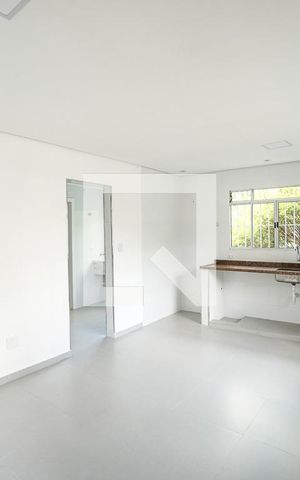 Casa de condomínio para alugar com 43m², 1 quarto e sem vaga Casa de condomínio para alugar com 43m², 1 quarto e sem vagaSala e cozinha