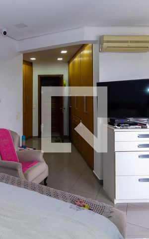 Apartamento à venda com 197m², 4 quartos e 3 vagasQuarto 2 - Suíte 1